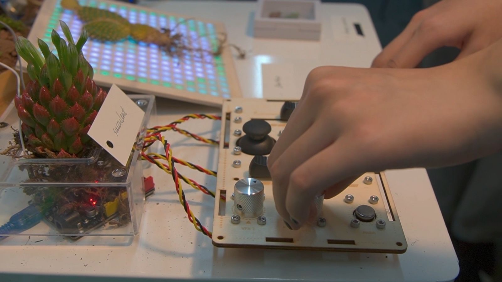 Synth Hands